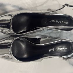 “Madden Girl” 9.5 M  Silver 