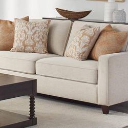 ~Elegant Living Room Sofa in Beige Woven Chenille Fabric With 4 Accent Pillows~