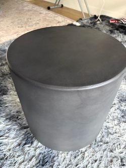 Modern Round Accent Side Table. Dark gray. Excellent Condition.