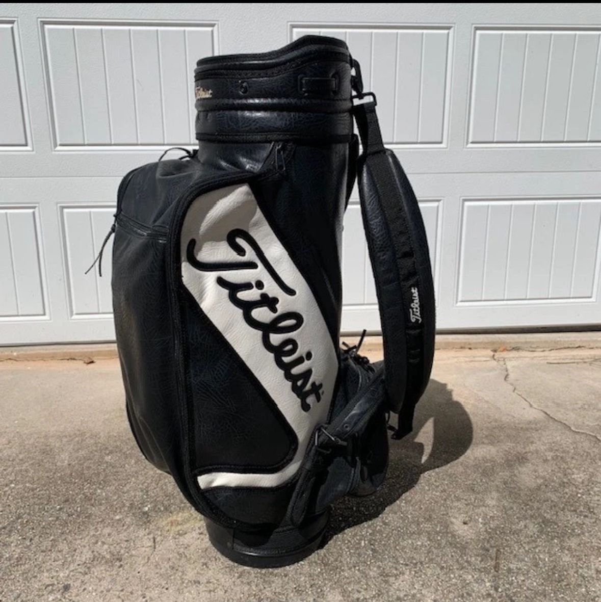 Titleist vintage black and white carry bag