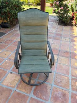 Need Reupholstering  Set of  4 Swivel Chairs