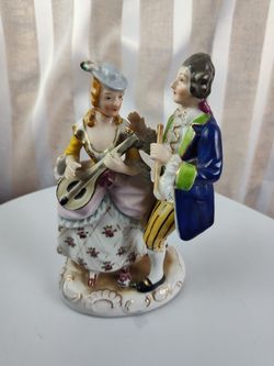 Vintage Victorian couple figurine