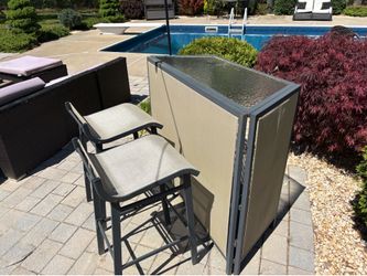 Outdoor bar with 2 stools