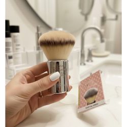 It's Cosmetics Limited Edition Kabuki Brush