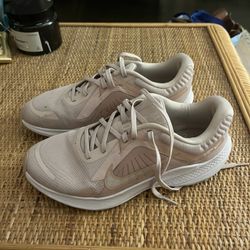 Nike Women’s Quest 5 Running Shoes Size 8.5