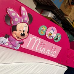 Toddler bed (never used)