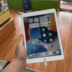 iPad 5th Generation Wifi Cellular 32GB Used 