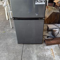 Arctic  King Mini Fridge