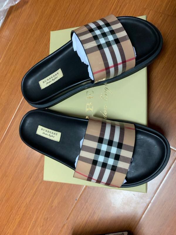 Burberry Slides Size US 9 for Sale in The Bronx, NY - OfferUp