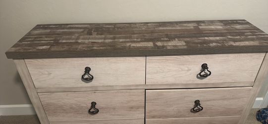 Farmhouse 6-Drawer Dresser (Two-Tone)