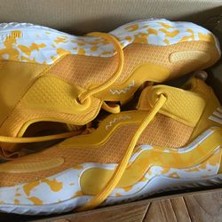 Donovan Mitchell Issue 3 Size 13 