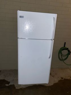 Frigidaire refrigerator like new