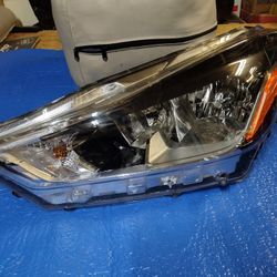 2017 To 2019 Nissan Kicks Driver Or Passenger Side Headlight OEM Parts