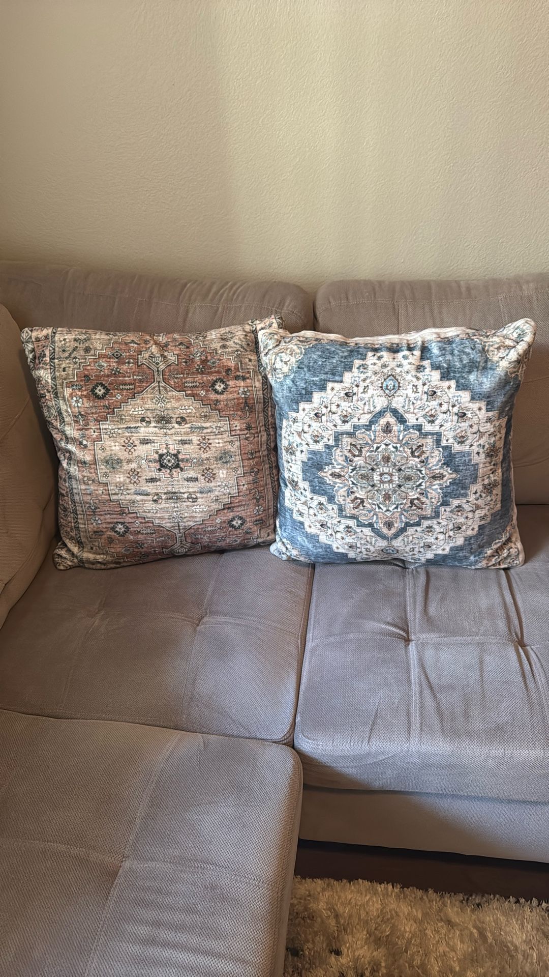 Set Of 4 Couch Pillows 