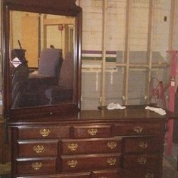 Dresser With Mirror