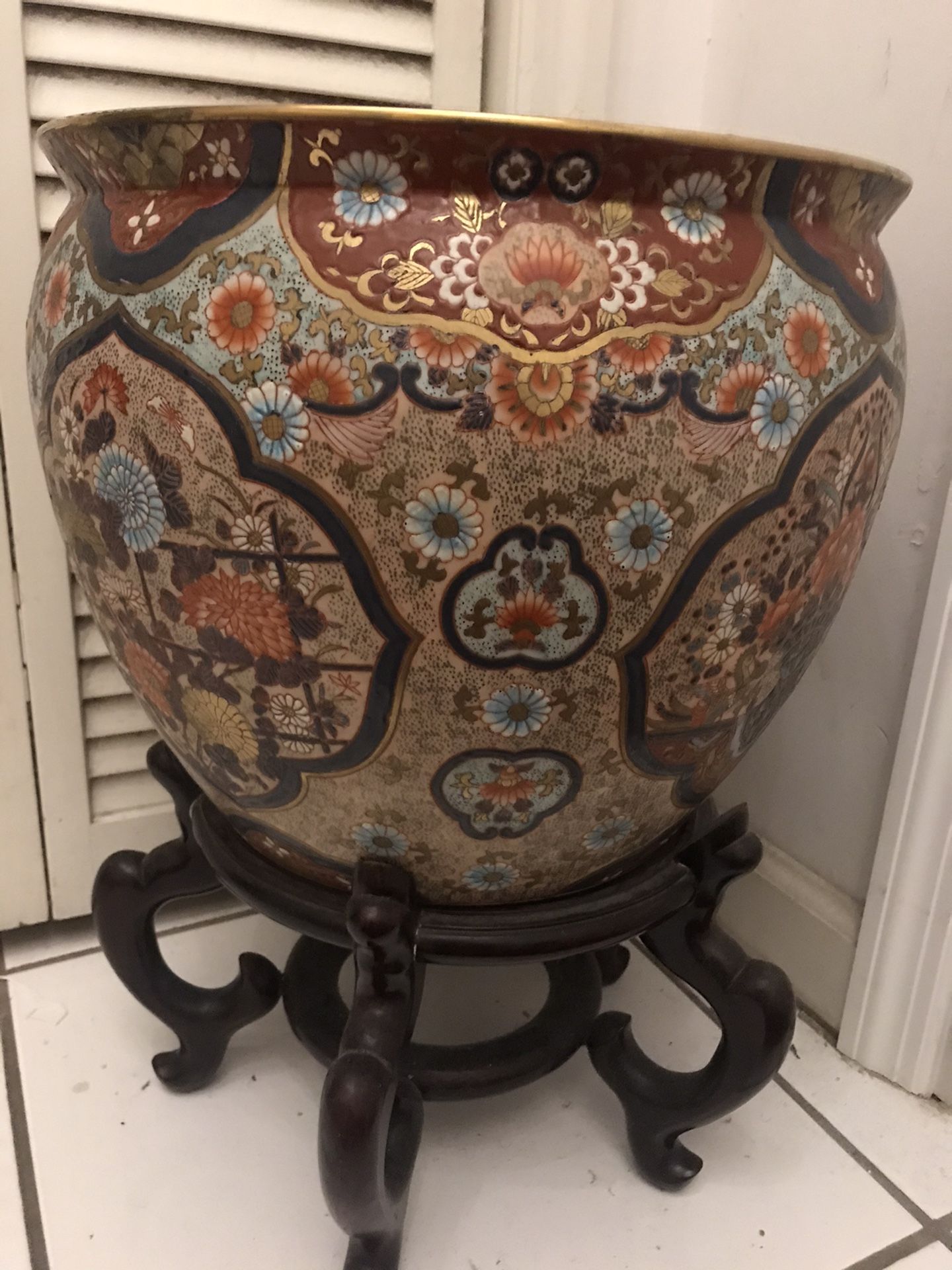 Highly Decorative Planter Pot and Stand