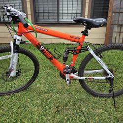 Genesis V2100 Montain Bike