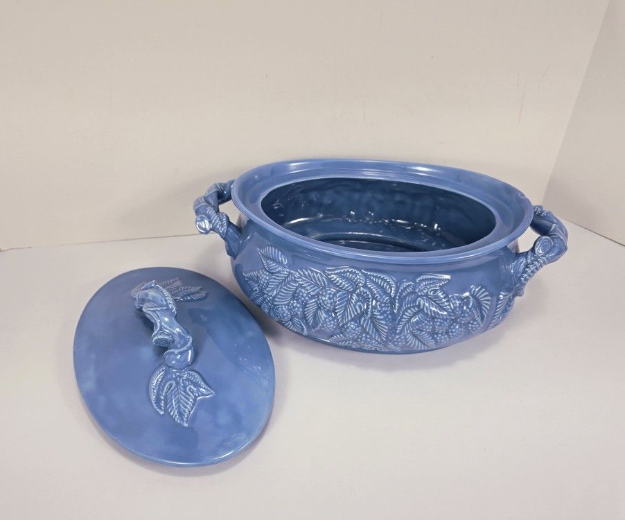 Lois McReynolds Vintage USA 1975 Blue Cover Dish