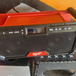 Milwaukee Bluetooth Jobsite Speaker 