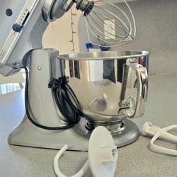 Kitchenaid Artisan Mixer 5 Qt.