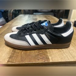 Black And White Sambas M8.5/W10