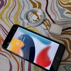 UNLOCKED Apple iPhone 7 