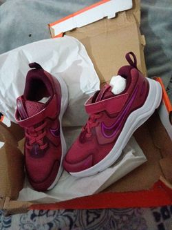 Nike Cosmic Runner