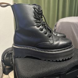 Dr Marten Boots 