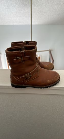 UGG LEATHER BOOTS KIDS 12