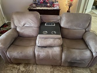 Dual Recliner With USB Port Cup Holders