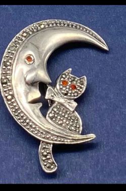 Vintage crescent moon with cat brooch  sterling Silver Marquesite stones Style Culver City area