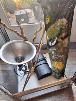 Reptile Screen Cage (Comes w/ everything in it)
