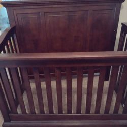 Sturdy Wooden crib 