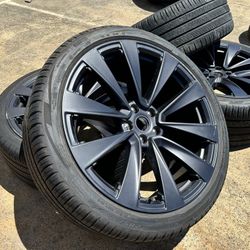 4x 2024 Tesla Model X Plaid Wheels 265/35/22 and 285/35/22 Pirelli 30% Rears 50% fronts Tread OEM