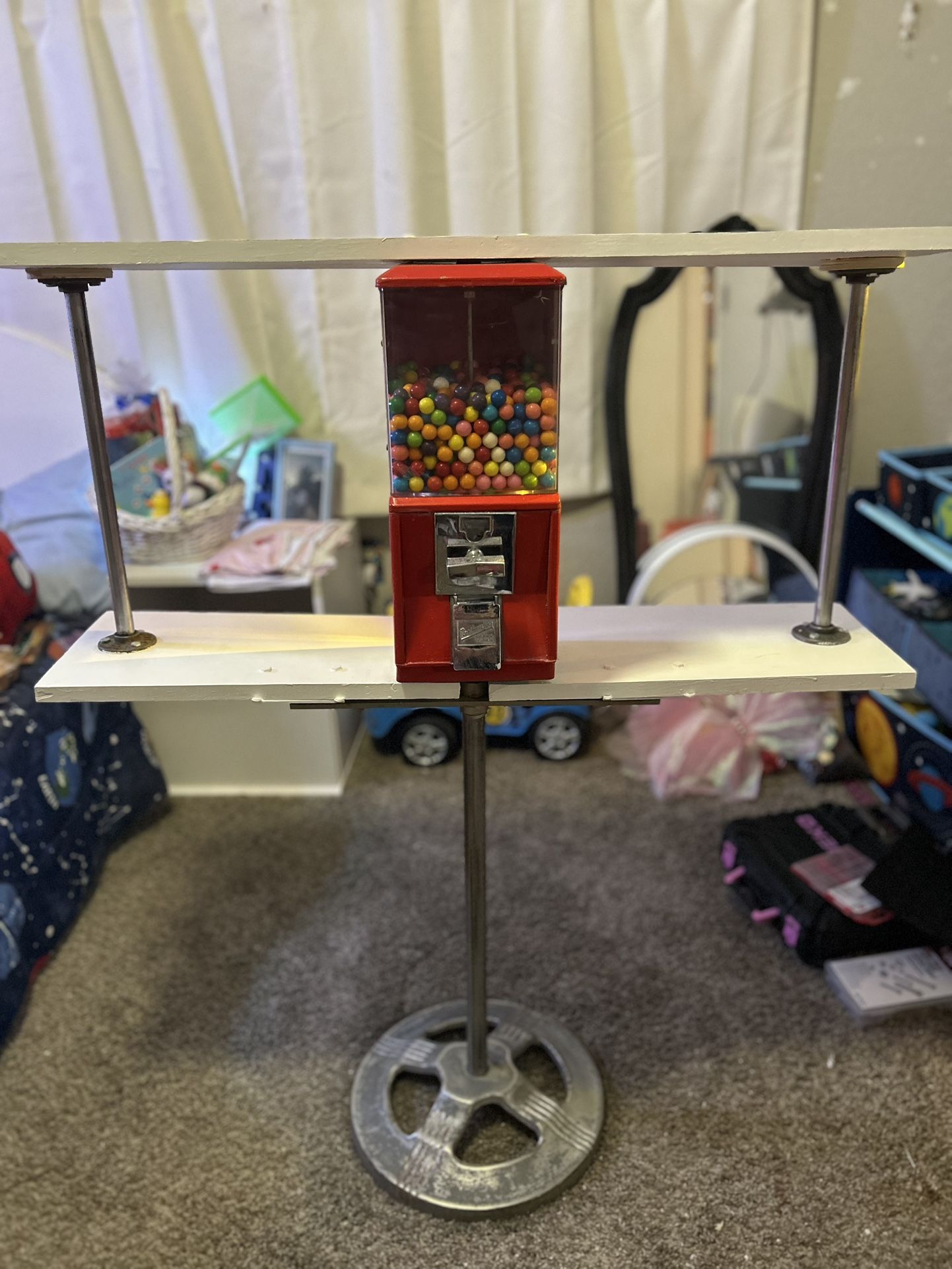 Gumball machine shelves