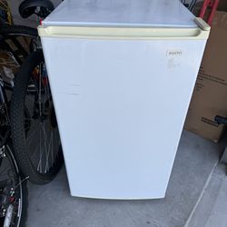 Mini fridge