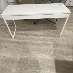 White Desk 