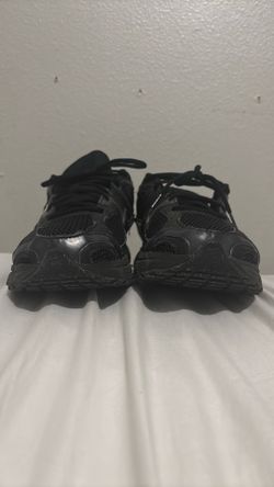 Nike Vomero 5’s all black