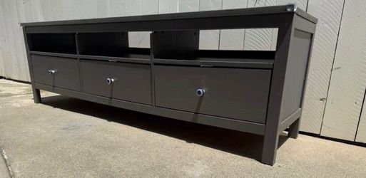 Heavy duty tv stand