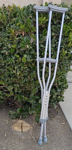 Adjustable Aluminum Crutches