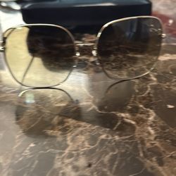 Gucci Oversized Frame Sunglasses 