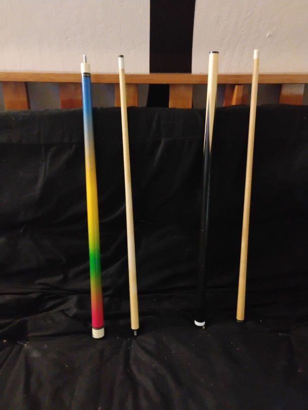 2 Pool Sticks