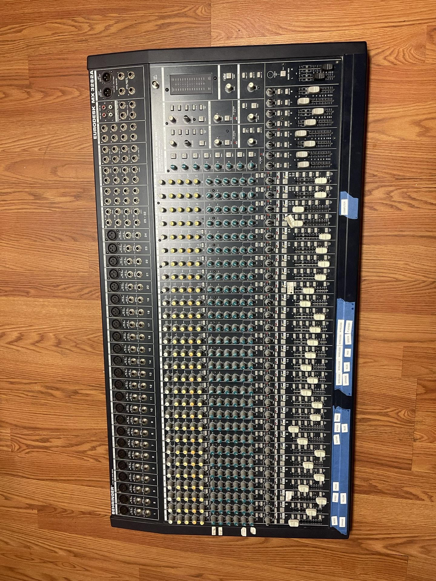 Behinger Eurodesk MX3282A With 150 Watt Power