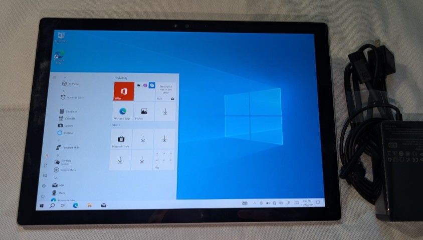 NICE MICROSOFT SURFACE PRO 4 WINDOWS TABLET i7 256GB 8GB RAM 