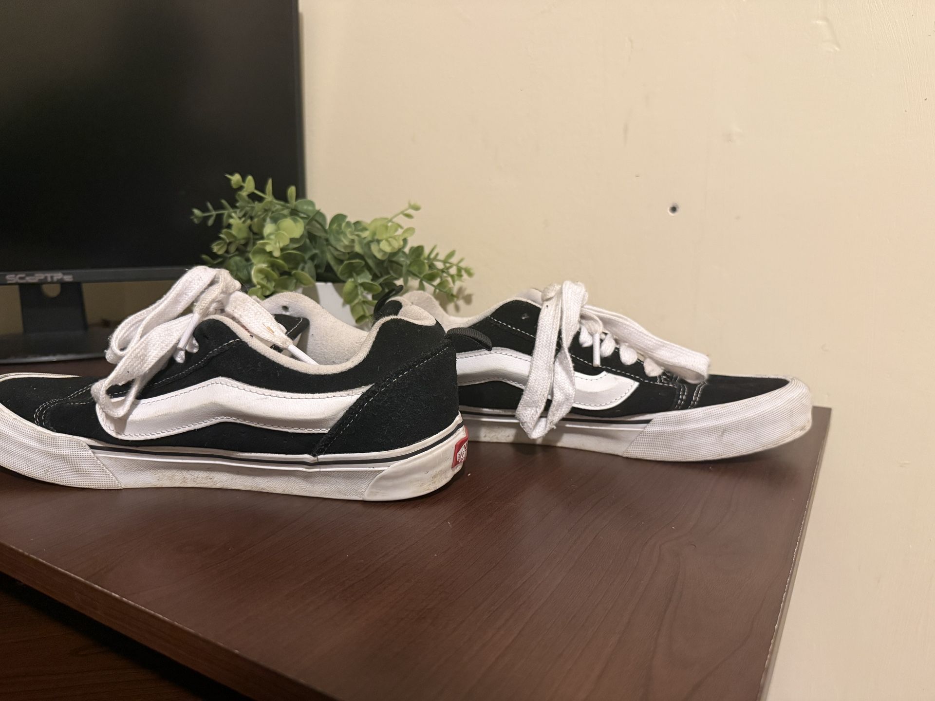 Vans Knu Schools