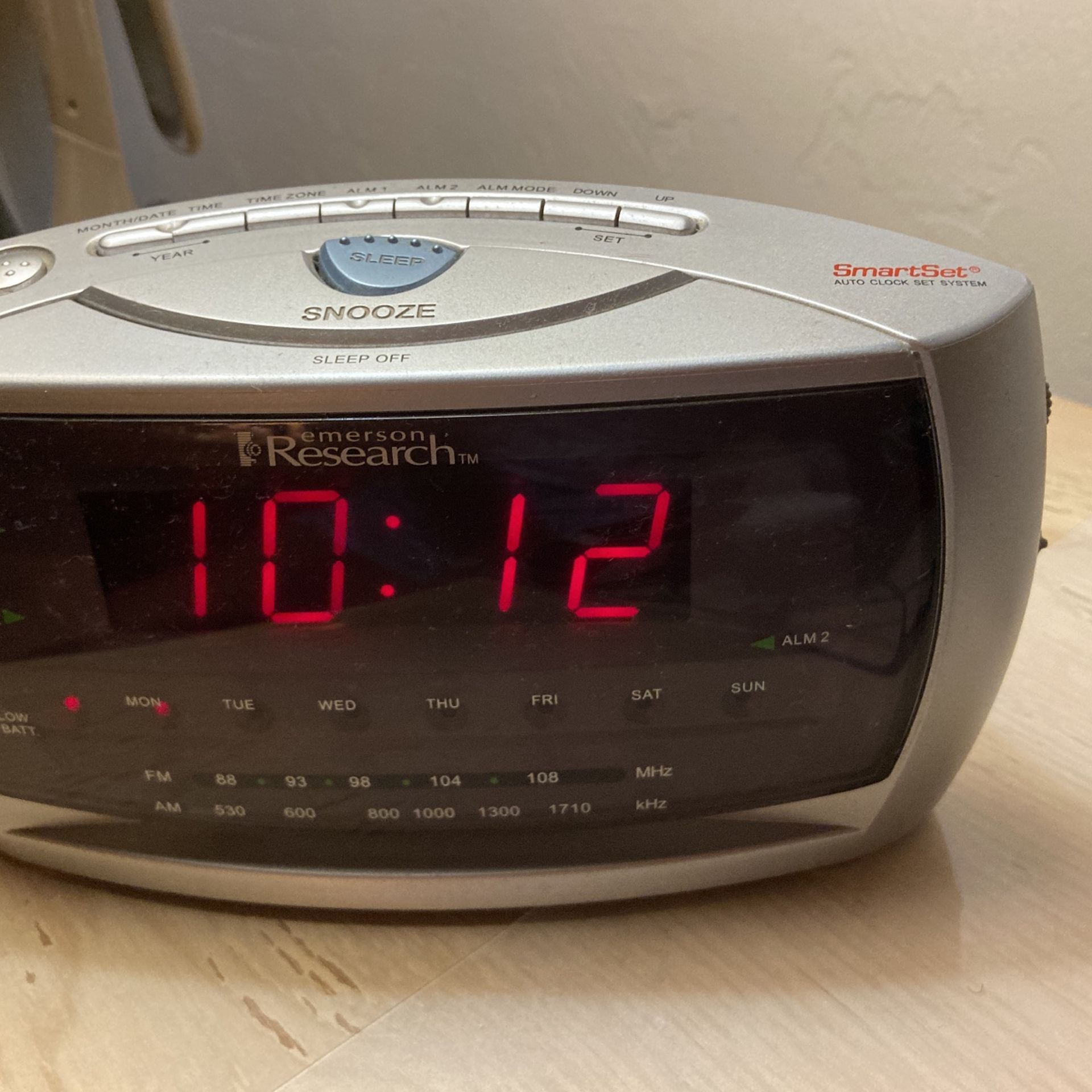 Clock Radio - Electric With Battery Backup Capability - Large Display - Emerson Research
