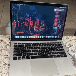 13inch Apple MacBook Air with Fingerprint Sensor