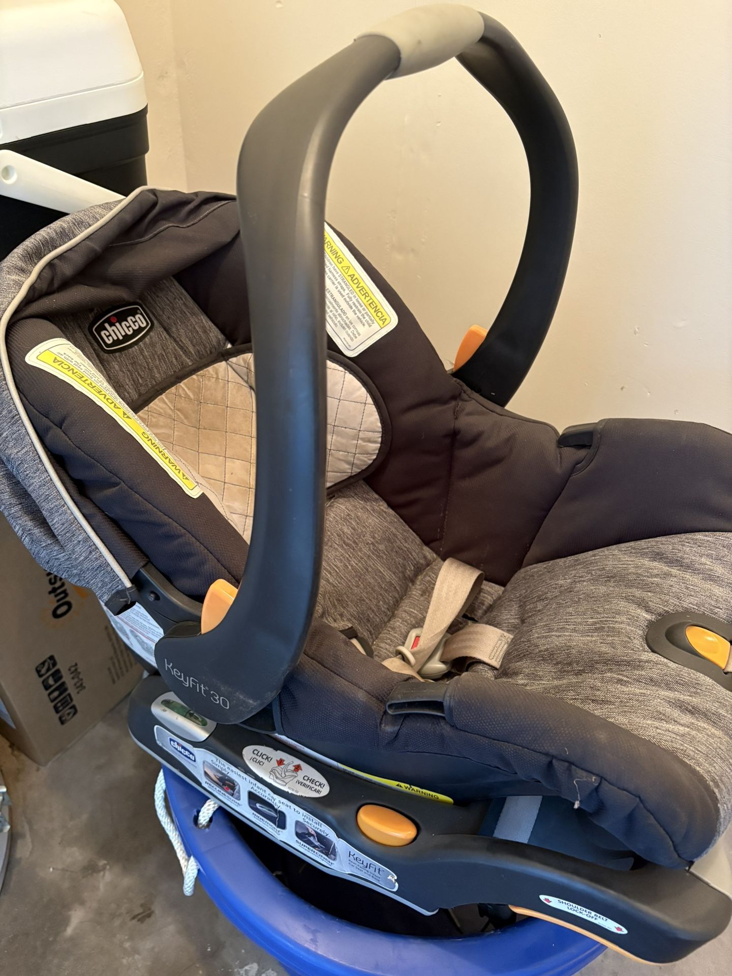 chicco car seat and base set
