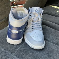 Air Jordan 1 Mid 'Wolf Grey Midnight Navy'