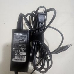Genuine Toshiba Laptop Power Charger PA3714U-1ACA PA 1650-21 ( Pickup Only  )